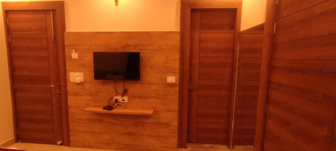 Devi Residency - Near Prem Mandir Bankey Bihari Vrindāvan Zewnętrze zdjęcie