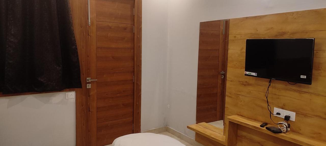 Devi Residency - Near Prem Mandir Bankey Bihari Vrindāvan Zewnętrze zdjęcie